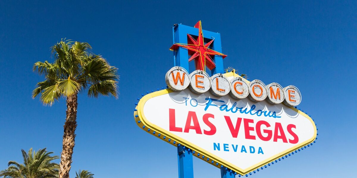 Welcome to Las Vegas sign and palm trees.