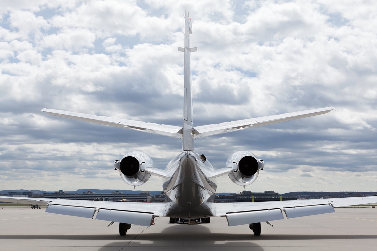 Plane In front of an airport.